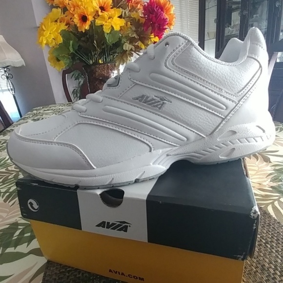 Avia Other - NIB Men's Avia Walking Tennis Shoe Size 11 White